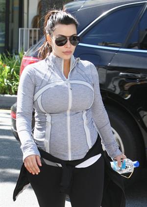 Kim Kardashian - Heads to the gym in Studio City (16.04.2013) 