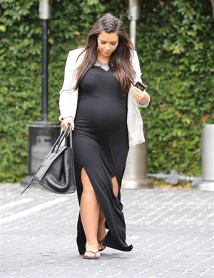 Kim Kardashian - Moves her growing baby bump through Los Angeles (03.06.2013) 