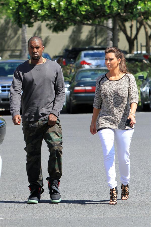 Kim Kardashian and Kanye West shop in Beverly Hills 11 August 2012 