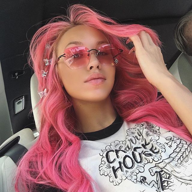 Imogen Anthony taking a selfie