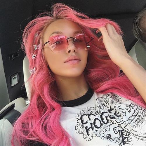 Imogen Anthony taking a selfie