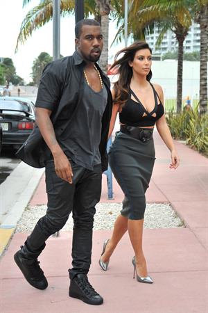 Kim Kardashian out for dinner in Miami 10/14/12 