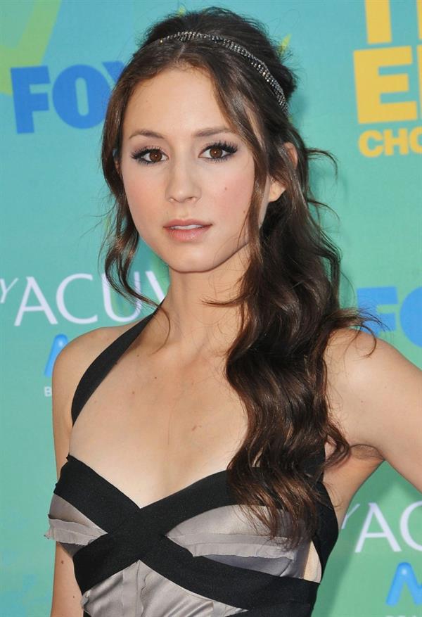 Troian Bellisario