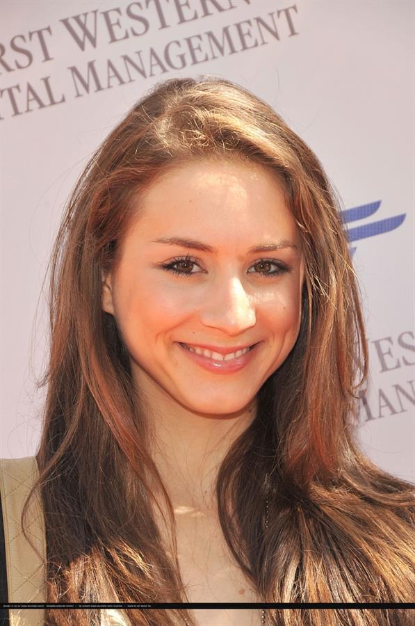 Troian Bellisario