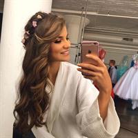 Gabriela Salles taking a selfie