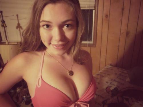 Aurielee Summers in a bikini