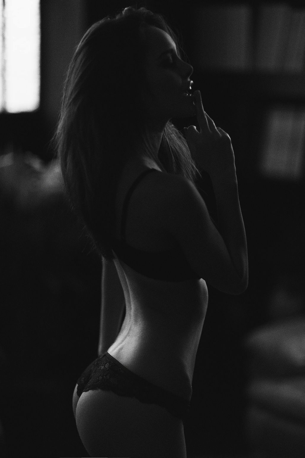 Susanna Canzian in lingerie - ass