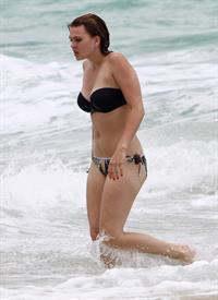Aimee Teegarden beach candids in Miami 09.06.2011