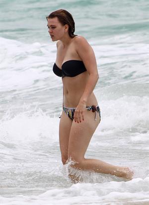 Aimee Teegarden beach candids in Miami 09.06.2011