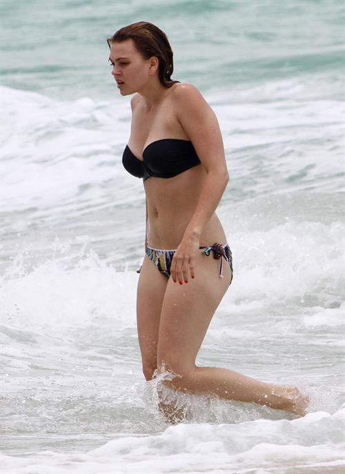 Aimee Teegarden beach candids in Miami 09.06.2011