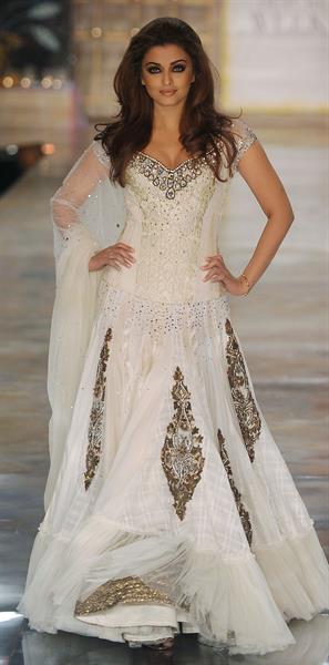 Aishwarya Rai Manish Malhotra Creations during hdil India Couture week in Mumbai on October 6, 2010 