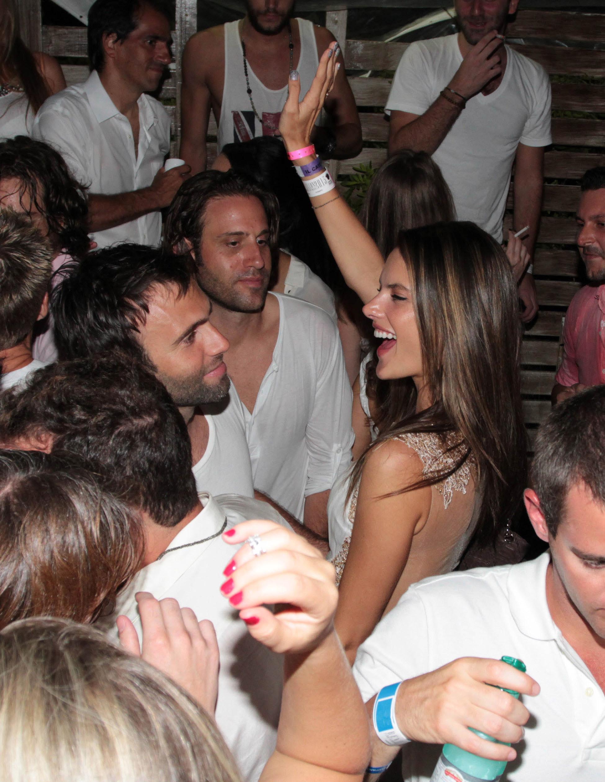 Alessandra Ambrosio Pictures Alessandra Ambrosio - Cafe La Mosique, Brasil 1/1/13