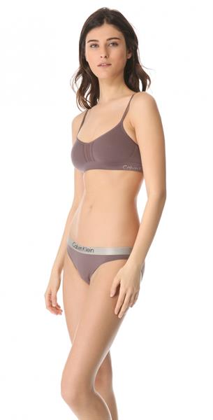 Katarina Ivanovska in lingerie