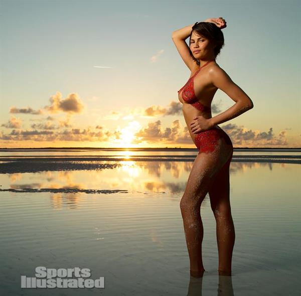Sports Illustrated 2013 Swimsuit Edition. Chrissy Teigen in Body Paint