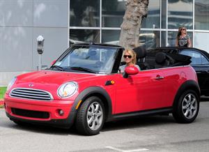 Ali Fedotowsky drops off her Mini Copper at Avon Rent a Car in Beverly Gills on July 1, 2010