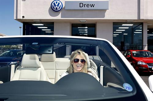 Ali Fedotowsky shops for a new car in San Diego on August 20, 2010 