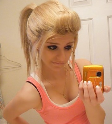 Jenna Mason taking a selfie