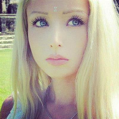 Valeria Lukyanova taking a selfie