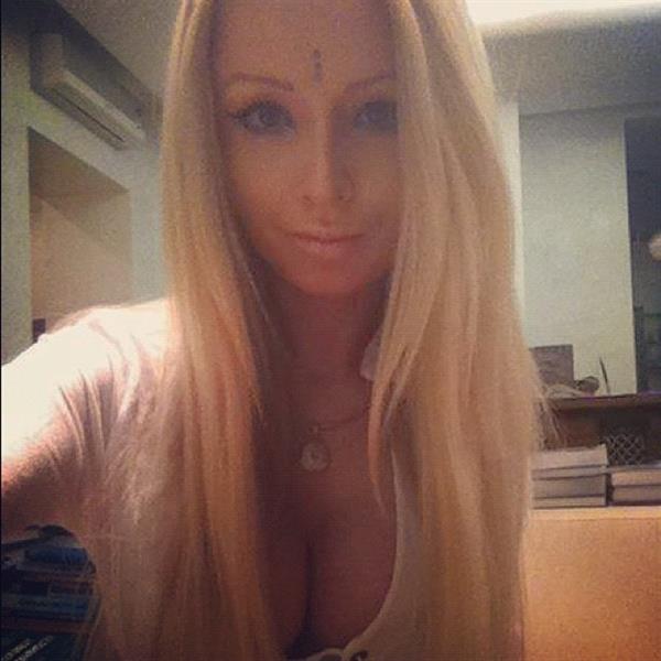 Valeria Lukyanova taking a selfie