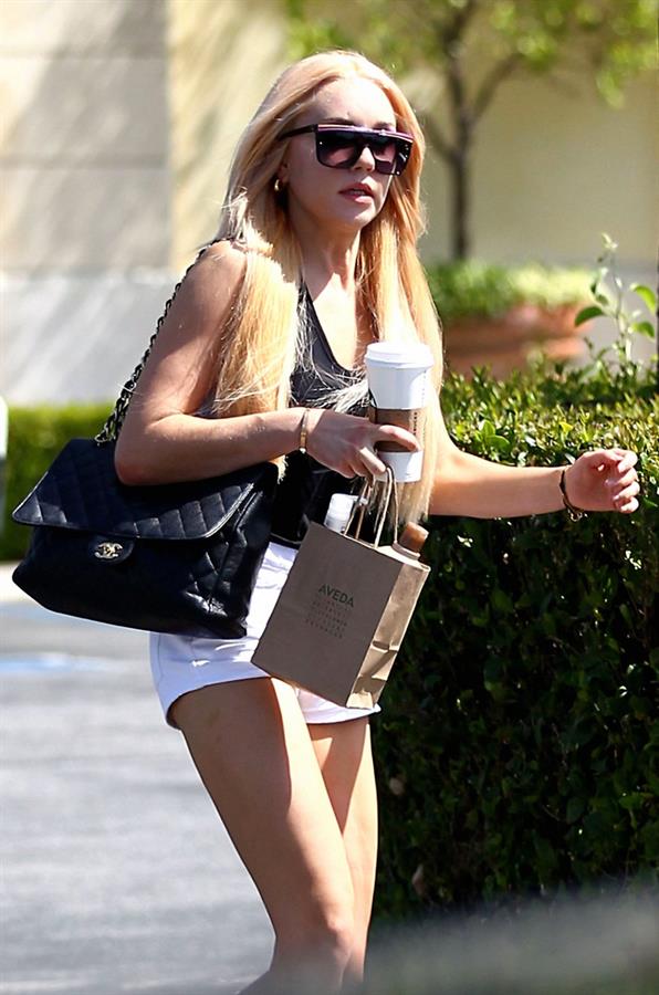 Amanda Bynes heading to a salon - LA - May 19, 2012