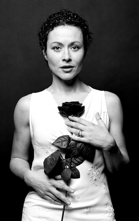 Amanda Mealing Photoshoots  