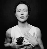 Amanda Mealing Photoshoots  