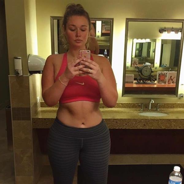 Hunter McGrady taking a selfie