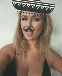 Hunter McGrady taking a selfie