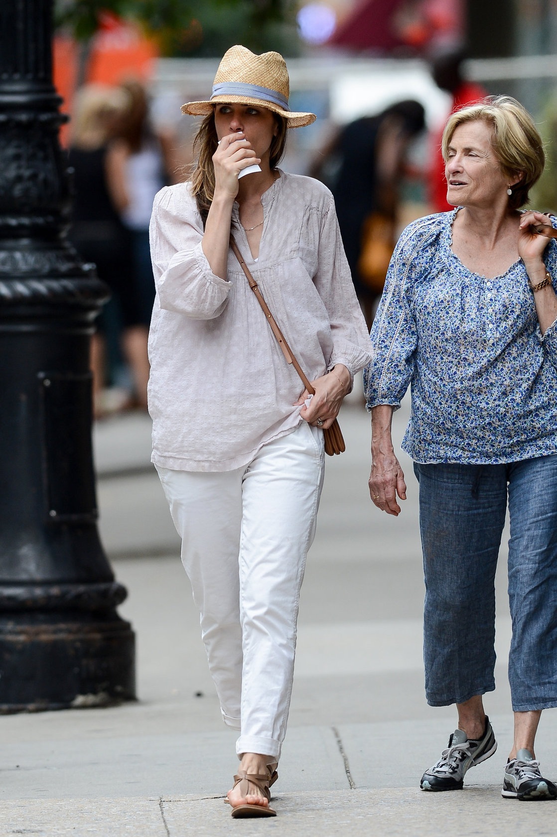 Amanda Peet - Out with her mom - August 25, 2012