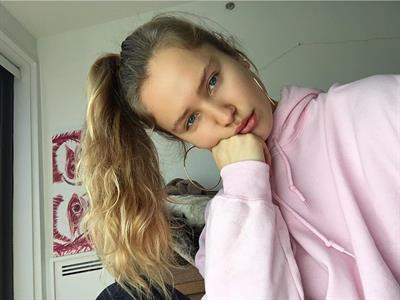 Sailor Brinkley Cook taking a selfie