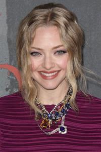 Amanda Seyfried Los Angeles premiere of Red Riding Hood at Graumans Chinese Theatre on March 7, 2011