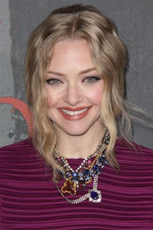 Amanda Seyfried Los Angeles premiere of Red Riding Hood at Graumans Chinese Theatre on March 7, 2011