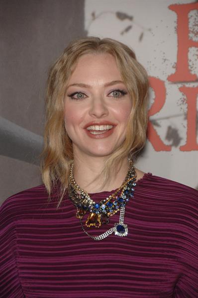 Amanda Seyfried Los Angeles premiere of Red Riding Hood at Graumans Chinese Theatre on March 7, 2011