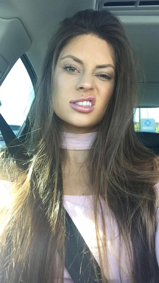 Hannah Stocking taking a selfie