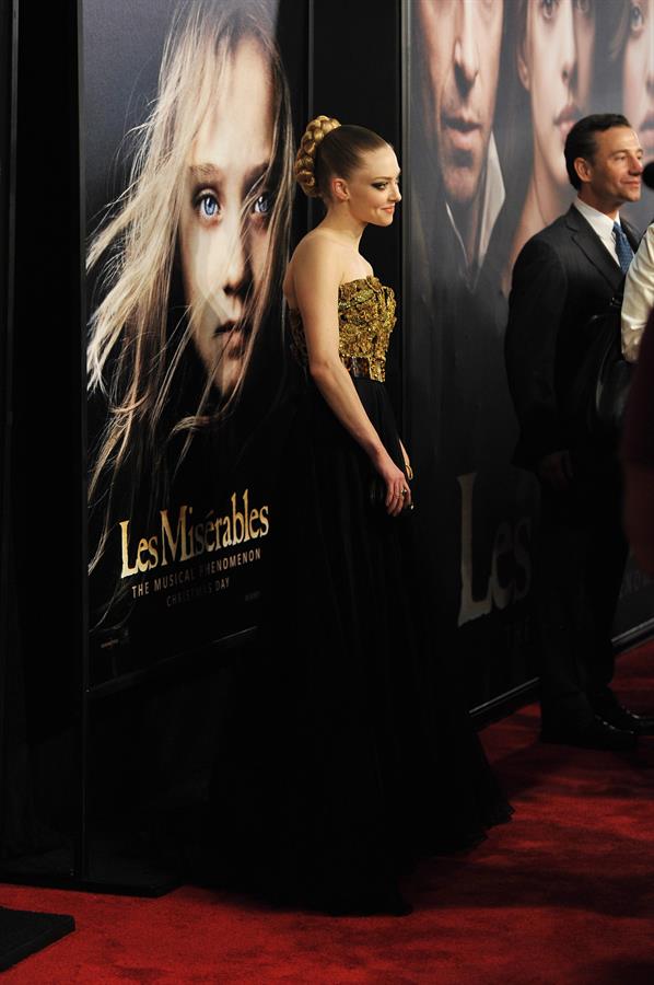 Amanda Seyfried 'Les Miserables' premiere in New York 12/10/12 