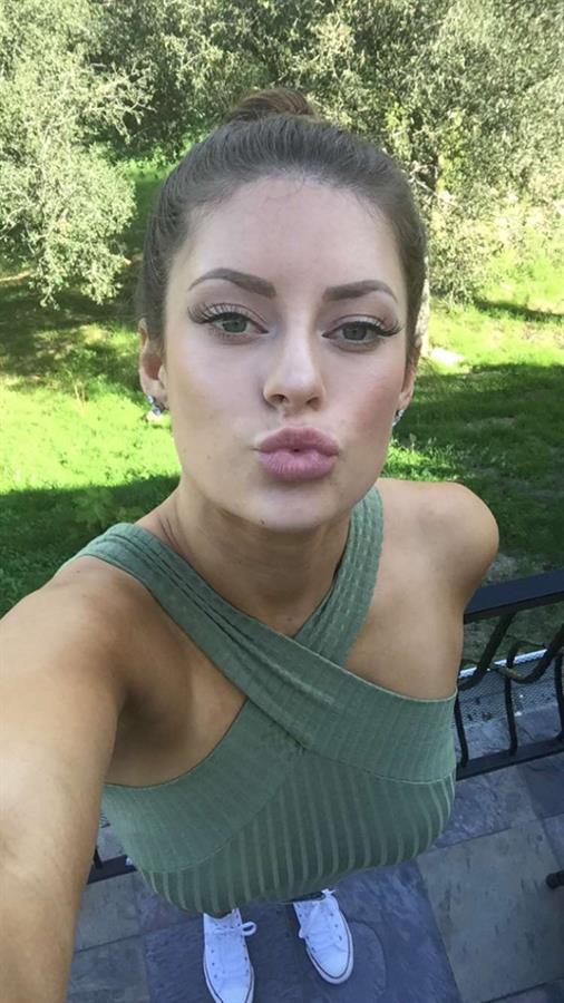 Hannah Stocking taking a selfie