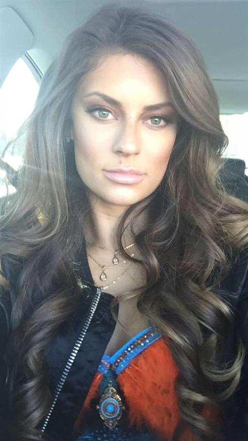 Hannah Stocking taking a selfie