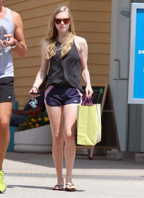 Amanda Seyfried Shopping In Los Angeles June 5, 2012