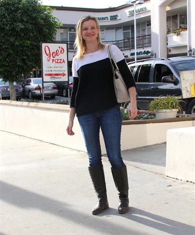 Amy Smart leaves a FedEx Office in Beverly Hills 12/21/12 