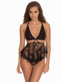 Xenia Deli in lingerie