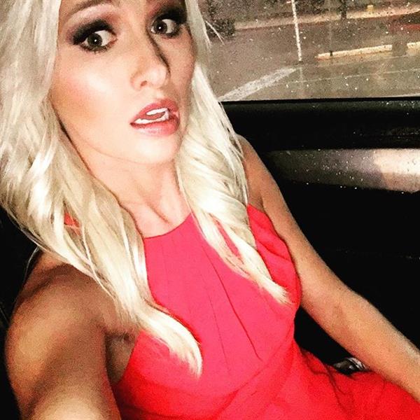 Tomi Lahren taking a selfie