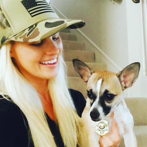 Tomi Lahren taking a selfie