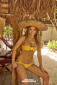 Hannah Davis in Sports Illustrated 2017