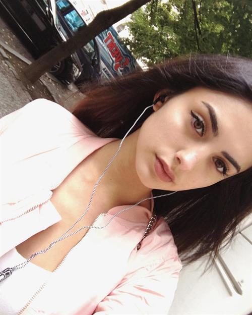 Joanna Marie taking a selfie