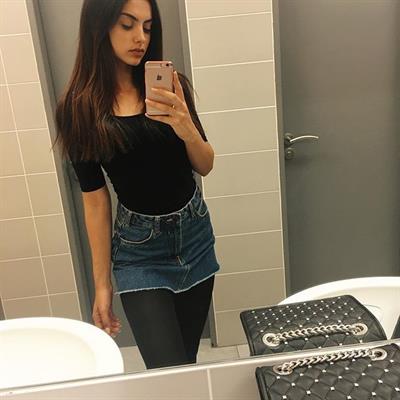 Joanna Marie taking a selfie