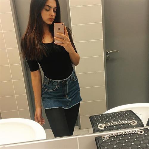 Joanna Marie taking a selfie