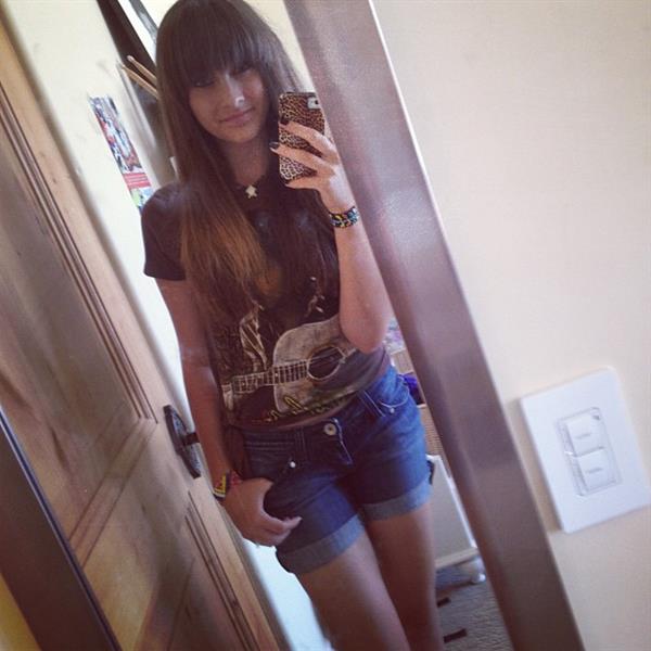 Paris Jackson taking a selfie