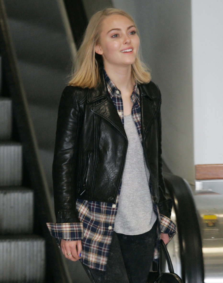 AnnaSophia Robb – at LAX Airport 1/12/13  