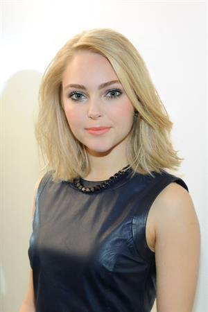 AnnaSophia Robb - Portraits At The Today Show In New York January 24, 2013 