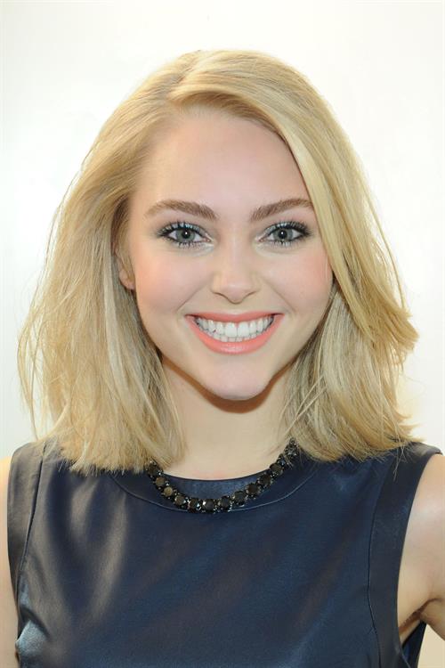 AnnaSophia Robb - Portraits At The Today Show In New York January 24, 2013 